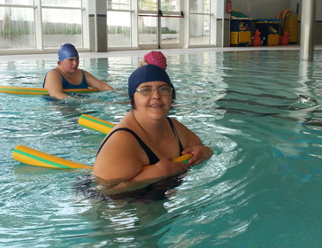 progetto-disabili-nuoto-terapia-lezione-piscina-3-residenza-assistenziale-villa apelusio-bari